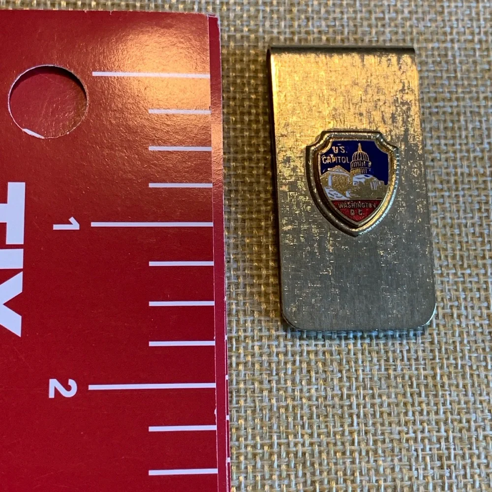 1970’s vintage US capital money clip. Patriotic souvenir.
